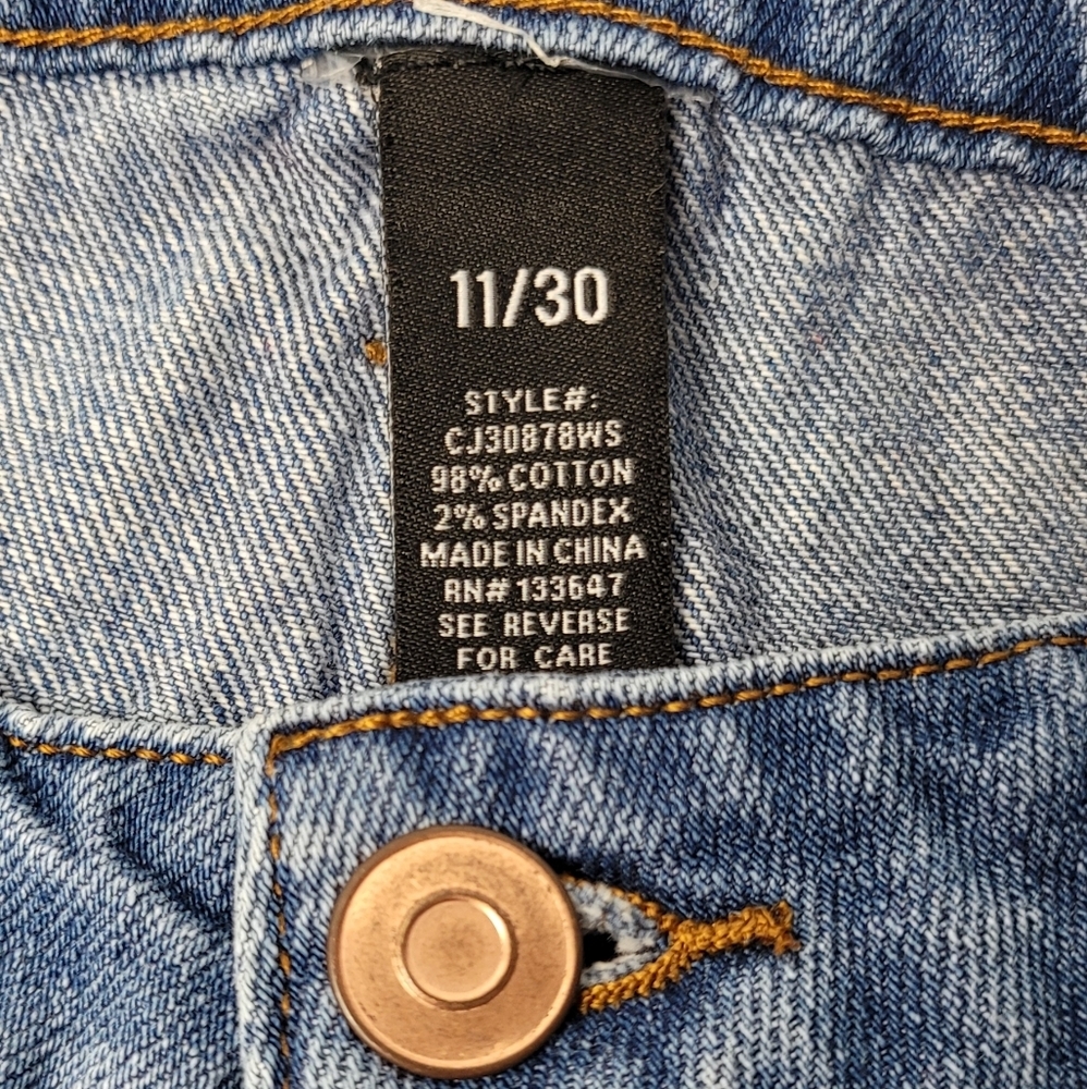 Fashion Nova High Waisted Distressed Shorts - Picture 3 of 3